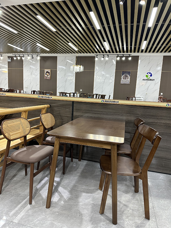 西餐厅简餐桌椅