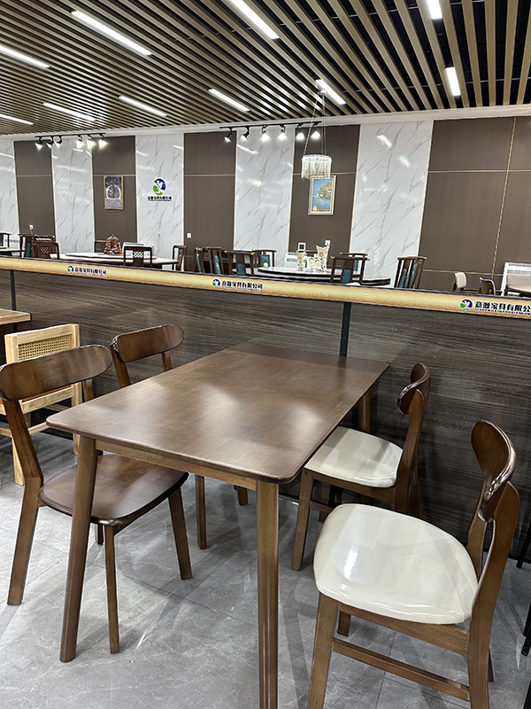 西餐厅简餐桌椅