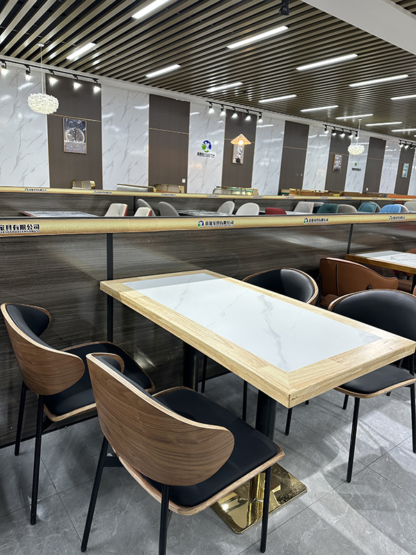 西餐厅简餐桌椅